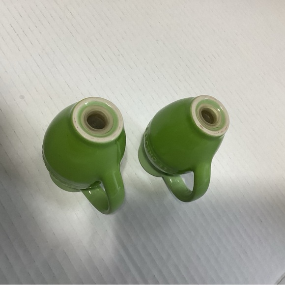 Le Creuset Salt & Pepper Shakers Green Farmhouse Pitcher Jug Style Green - Picture 2 of 6